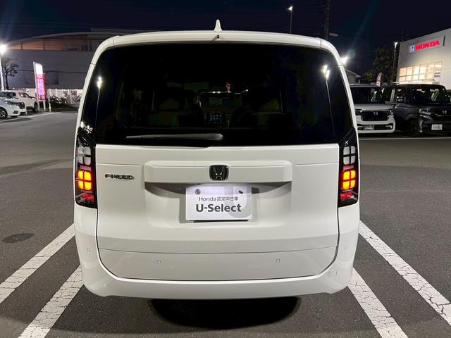 フリード エアー　クルコン　横滑り防止機能　サイドカーテンエアバック　フルオートエアコン　キーレス　衝突軽減　パワーステアリング　Ｂカメラ　ＥＴＣ　パワーウィンドウ　エアバック　ＡＢＳ　エコモード　ＵＳＢ　フルセグ（6枚目）