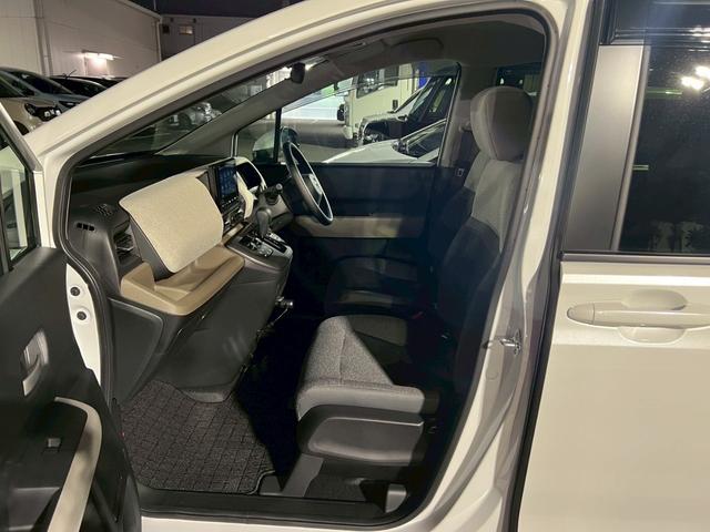 フリード エアー　クルコン　横滑り防止機能　サイドカーテンエアバック　フルオートエアコン　キーレス　衝突軽減　パワーステアリング　Ｂカメラ　ＥＴＣ　パワーウィンドウ　エアバック　ＡＢＳ　エコモード　ＵＳＢ　フルセグ（8枚目）