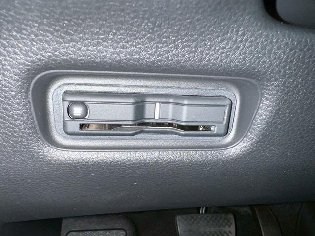 フリード エアー　クルコン　横滑り防止機能　サイドカーテンエアバック　フルオートエアコン　キーレス　衝突軽減　パワーステアリング　Ｂカメラ　ＥＴＣ　パワーウィンドウ　エアバック　ＡＢＳ　エコモード　ＵＳＢ　フルセグ（13枚目）