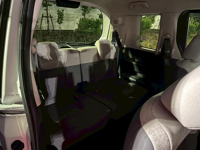 フリード エアー　クルコン　横滑り防止機能　サイドカーテンエアバック　フルオートエアコン　キーレス　衝突軽減　パワーステアリング　Ｂカメラ　ＥＴＣ　パワーウィンドウ　エアバック　ＡＢＳ　エコモード　ＵＳＢ　フルセグ（21枚目）