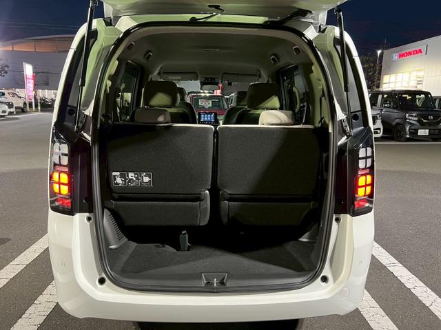 フリード エアー　クルコン　横滑り防止機能　サイドカーテンエアバック　フルオートエアコン　キーレス　衝突軽減　パワーステアリング　Ｂカメラ　ＥＴＣ　パワーウィンドウ　エアバック　ＡＢＳ　エコモード　ＵＳＢ　フルセグ（22枚目）