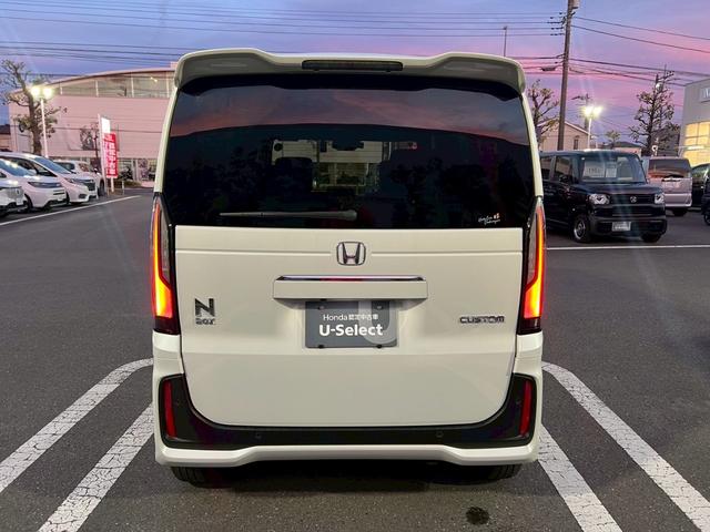Ｎ－ＢＯＸカスタム ベースグレード　ＵＳＢ接続　Ｄレコ　ベンチシート　オートエアコン　スマートキ　ＬＥＤ　盗難防止装置　クルコン　ＥＴＣ　バックカメラ　フルセグＴＶ　パワーステアリング　エアバッグ　ＥＳＣ　フリーキー　ＣＭＢＳ　禁煙（4枚目）