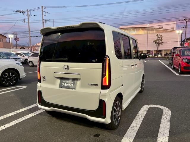 Ｎ－ＢＯＸカスタム ベースグレード　ＵＳＢ接続　Ｄレコ　ベンチシート　オートエアコン　スマートキ　ＬＥＤ　盗難防止装置　クルコン　ＥＴＣ　バックカメラ　フルセグＴＶ　パワーステアリング　エアバッグ　ＥＳＣ　フリーキー　ＣＭＢＳ　禁煙（5枚目）