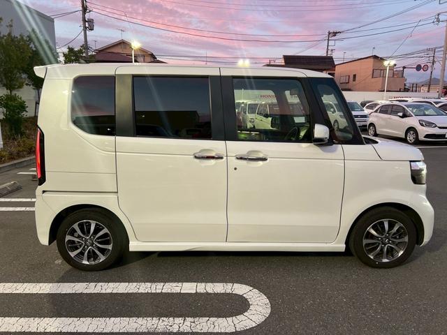 Ｎ－ＢＯＸカスタム ベースグレード　ＵＳＢ接続　Ｄレコ　ベンチシート　オートエアコン　スマートキ　ＬＥＤ　盗難防止装置　クルコン　ＥＴＣ　バックカメラ　フルセグＴＶ　パワーステアリング　エアバッグ　ＥＳＣ　フリーキー　ＣＭＢＳ　禁煙（6枚目）