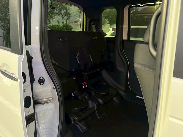 Ｎ－ＢＯＸカスタム ベースグレード　ＵＳＢ接続　Ｄレコ　ベンチシート　オートエアコン　スマートキ　ＬＥＤ　盗難防止装置　クルコン　ＥＴＣ　バックカメラ　フルセグＴＶ　パワーステアリング　エアバッグ　ＥＳＣ　フリーキー　ＣＭＢＳ　禁煙（32枚目）