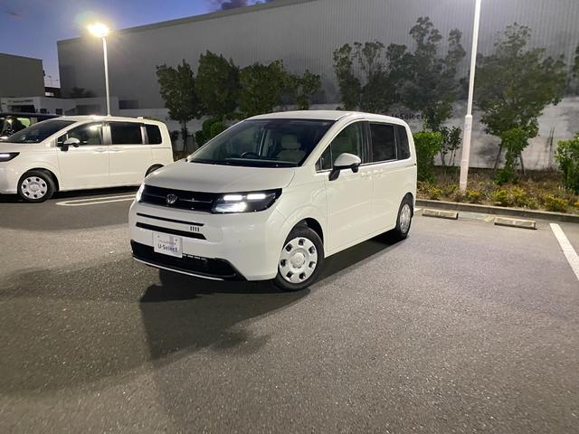 フリード エアー　クルコン　横滑り防止機能　サイドカーテンエアバック　ＵＳＢ　フルオートエアコン　３列シート　フルセグ　キーレス　ＬＥＤヘッドランプ　パワーステアリング　Ｂカメラ　スマートキー　ＥＴＣ　ＡＢＳ　禁煙（3枚目）