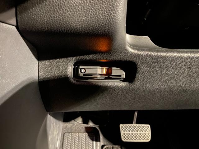 フリード エアー　クルコン　横滑り防止機能　サイドカーテンエアバック　ＵＳＢ　フルオートエアコン　３列シート　フルセグ　キーレス　ＬＥＤヘッドランプ　パワーステアリング　Ｂカメラ　スマートキー　ＥＴＣ　ＡＢＳ　禁煙（10枚目）