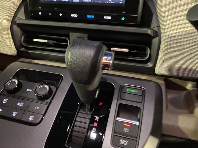 フリード エアー　クルコン　横滑り防止機能　サイドカーテンエアバック　ＵＳＢ　フルオートエアコン　３列シート　フルセグ　キーレス　ＬＥＤヘッドランプ　パワーステアリング　Ｂカメラ　スマートキー　ＥＴＣ　ＡＢＳ　禁煙（11枚目）