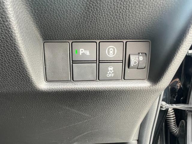 フィット ホーム 衝突軽減ブレーキ ワンオーナー リアカメ LEDライト フルセグTV 記録簿付 エアバッグ iストップ スマ-トキ- 盗難防止装置 ETC車載器 Wエアバック フルオートエアコン DVD(9枚目)