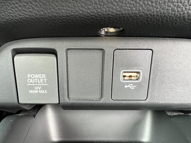 フィット ホーム 衝突軽減ブレーキ ワンオーナー リアカメ LEDライト フルセグTV 記録簿付 エアバッグ iストップ スマ-トキ- 盗難防止装置 ETC車載器 Wエアバック フルオートエアコン DVD(10枚目)