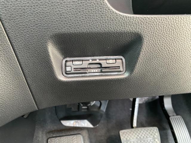 フィット ホーム 衝突軽減ブレーキ ワンオーナー リアカメ LEDライト フルセグTV 記録簿付 エアバッグ iストップ スマ-トキ- 盗難防止装置 ETC車載器 Wエアバック フルオートエアコン DVD(11枚目)