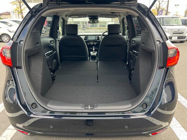 フィット ホーム 衝突軽減ブレーキ ワンオーナー リアカメ LEDライト フルセグTV 記録簿付 エアバッグ iストップ スマ-トキ- 盗難防止装置 ETC車載器 Wエアバック フルオートエアコン DVD(17枚目)