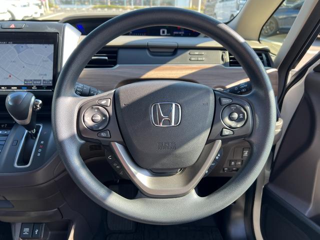 フリード Ｇ・ホンダセンシング　Ｆセグ　ｉストップ　Ｗエアバッグ　パワーウィンドウ　アクティブクルーズコントロール　スマートキ　カーテンエアバッグ　カラーバックモニター　整備点検記録簿　ＶＳＡ　エアコン　ＵＳＢ（10枚目）