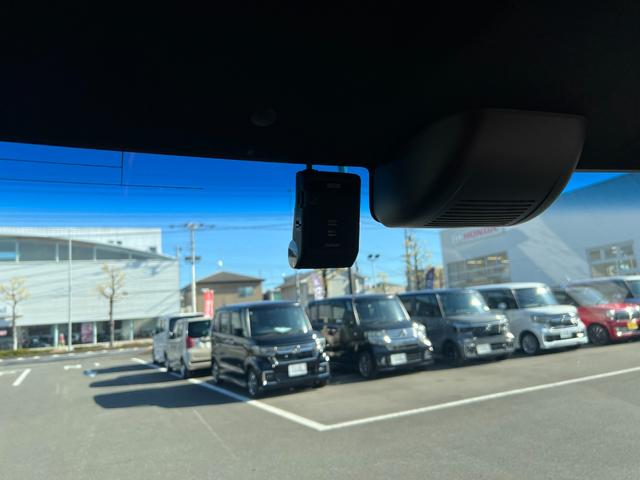 Ｎ－ＢＯＸカスタム Ｇ・Ｌターボホンダセンシング　フルセ　両側ＰＷスライドドア　Ｂモニタ　Ｉストップ　セキュリティー　クルーズコントロール　ナビＴＶ　キーレスエントリー　ＶＳＡ　ベンチＳ　ＬＥＤランプ　助手席エアバック（7枚目）
