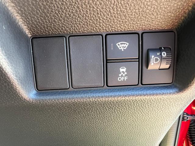 フィット リュクス　当社デモカー　禁煙車　オートエアコン　ＵＳＢ　全周囲カメラ　シートヒータ　Ｒカメラ　スマートキー　ＥＴＣ　ＶＳＡ　ＬＥＤ　盗難防止システム　アイドリングストップ　クルーズコントロール　地デジ　革シート（11枚目）