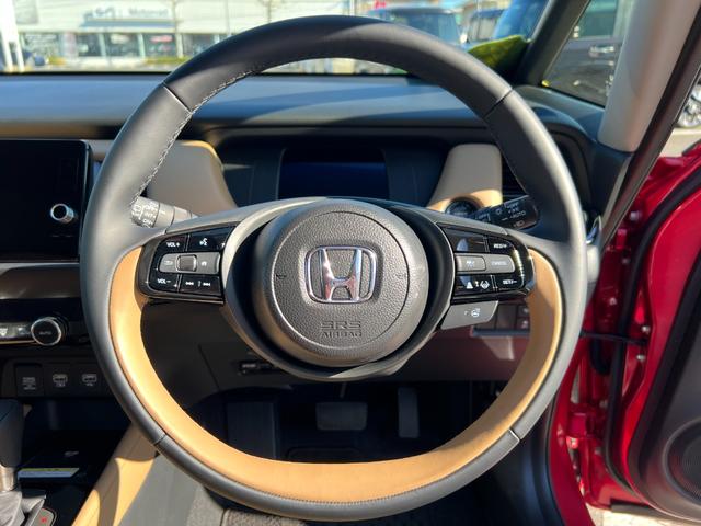 フィット リュクス　当社デモカー　禁煙車　オートエアコン　ＵＳＢ　全周囲カメラ　シートヒータ　Ｒカメラ　スマートキー　ＥＴＣ　ＶＳＡ　ＬＥＤ　盗難防止システム　アイドリングストップ　クルーズコントロール　地デジ　革シート（12枚目）