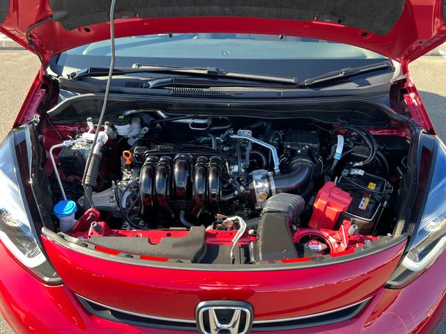 フィット リュクス　当社デモカー　禁煙車　オートエアコン　ＵＳＢ　全周囲カメラ　シートヒータ　Ｒカメラ　スマートキー　ＥＴＣ　ＶＳＡ　ＬＥＤ　盗難防止システム　アイドリングストップ　クルーズコントロール　地デジ　革シート（20枚目）