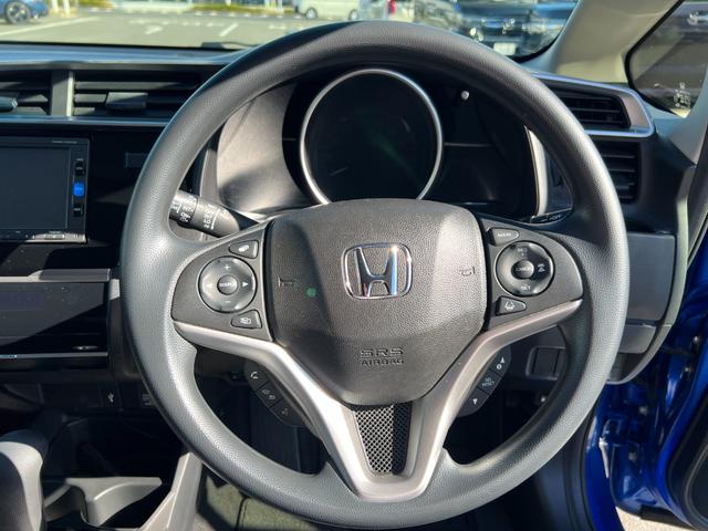 フィット １３Ｇ・Ｌホンダセンシング　ＥＴＣ車載器　ナビ＆ＴＶ　サイドカーテンエアバック　リアカメラ　エアバック　パワーウインドウ　記録簿　キーフリーシステム　ＬＥＤライト　オートエアコン　ＶＳＡ　クルコン（11枚目）