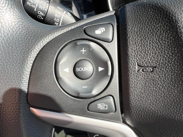 フィット １３Ｇ・Ｌホンダセンシング　ＥＴＣ車載器　ナビ＆ＴＶ　サイドカーテンエアバック　リアカメラ　エアバック　パワーウインドウ　記録簿　キーフリーシステム　ＬＥＤライト　オートエアコン　ＶＳＡ　クルコン（12枚目）