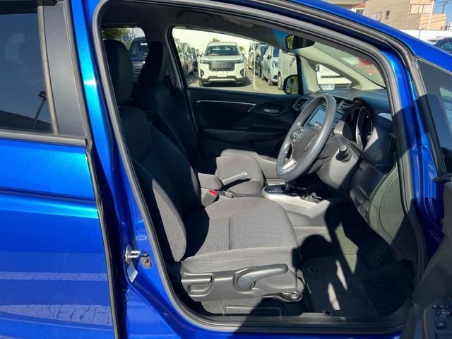 フィット １３Ｇ・Ｌホンダセンシング　ＥＴＣ車載器　ナビ＆ＴＶ　サイドカーテンエアバック　リアカメラ　エアバック　パワーウインドウ　記録簿　キーフリーシステム　ＬＥＤライト　オートエアコン　ＶＳＡ　クルコン（14枚目）