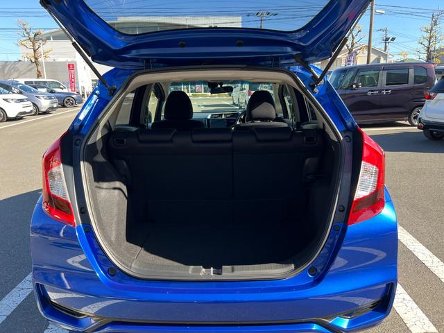 フィット １３Ｇ・Ｌホンダセンシング　ＥＴＣ車載器　ナビ＆ＴＶ　サイドカーテンエアバック　リアカメラ　エアバック　パワーウインドウ　記録簿　キーフリーシステム　ＬＥＤライト　オートエアコン　ＶＳＡ　クルコン（16枚目）