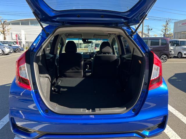 フィット １３Ｇ・Ｌホンダセンシング　ＥＴＣ車載器　ナビ＆ＴＶ　サイドカーテンエアバック　リアカメラ　エアバック　パワーウインドウ　記録簿　キーフリーシステム　ＬＥＤライト　オートエアコン　ＶＳＡ　クルコン（17枚目）