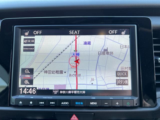 フィット ｅ：ＨＥＶリュクス　誤発進抑制機能　Ｉオーナー　リアカメラ　ＥＴＣ付　ＬＥＤ　シートヒーター　クルーズコントロール　セキュリティアラーム　ＤＶＤ　ＶＳＡ　フルセグ　サイドエアバッグ　スマートキー（2枚目）