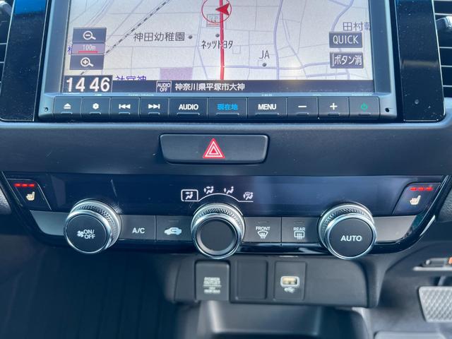 フィット ｅ：ＨＥＶリュクス　誤発進抑制機能　Ｉオーナー　リアカメラ　ＥＴＣ付　ＬＥＤ　シートヒーター　クルーズコントロール　セキュリティアラーム　ＤＶＤ　ＶＳＡ　フルセグ　サイドエアバッグ　スマートキー（5枚目）