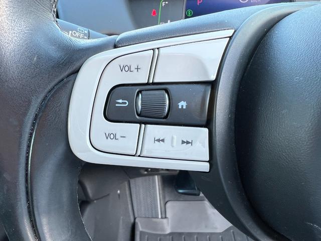 フィット ｅ：ＨＥＶリュクス　誤発進抑制機能　Ｉオーナー　リアカメラ　ＥＴＣ付　ＬＥＤ　シートヒーター　クルーズコントロール　セキュリティアラーム　ＤＶＤ　ＶＳＡ　フルセグ　サイドエアバッグ　スマートキー（10枚目）