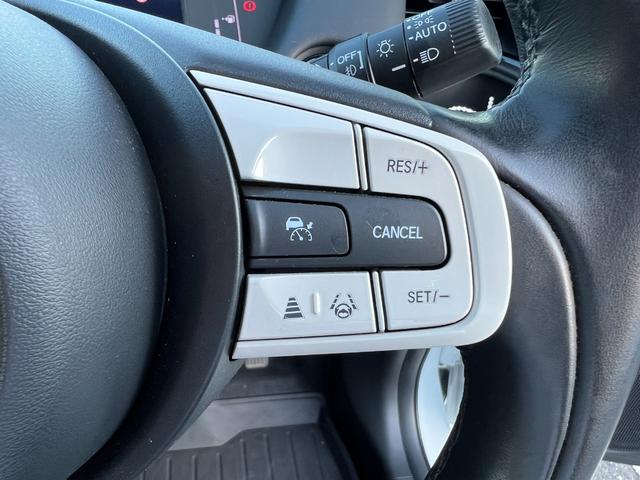 フィット ｅ：ＨＥＶリュクス　誤発進抑制機能　Ｉオーナー　リアカメラ　ＥＴＣ付　ＬＥＤ　シートヒーター　クルーズコントロール　セキュリティアラーム　ＤＶＤ　ＶＳＡ　フルセグ　サイドエアバッグ　スマートキー（11枚目）