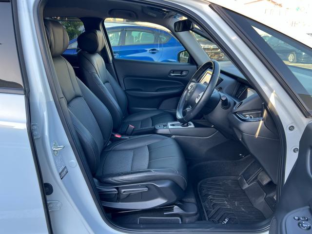 フィット ｅ：ＨＥＶリュクス　誤発進抑制機能　Ｉオーナー　リアカメラ　ＥＴＣ付　ＬＥＤ　シートヒーター　クルーズコントロール　セキュリティアラーム　ＤＶＤ　ＶＳＡ　フルセグ　サイドエアバッグ　スマートキー（12枚目）