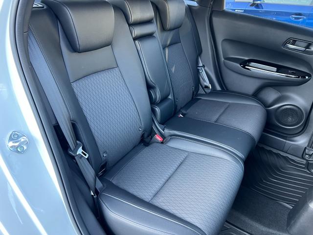 フィット ｅ：ＨＥＶリュクス　誤発進抑制機能　Ｉオーナー　リアカメラ　ＥＴＣ付　ＬＥＤ　シートヒーター　クルーズコントロール　セキュリティアラーム　ＤＶＤ　ＶＳＡ　フルセグ　サイドエアバッグ　スマートキー（14枚目）