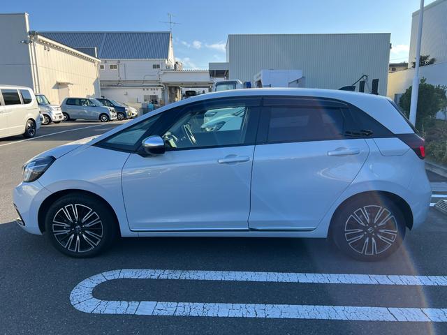 フィット ｅ：ＨＥＶリュクス　誤発進抑制機能　Ｉオーナー　リアカメラ　ＥＴＣ付　ＬＥＤ　シートヒーター　クルーズコントロール　セキュリティアラーム　ＤＶＤ　ＶＳＡ　フルセグ　サイドエアバッグ　スマートキー（18枚目）