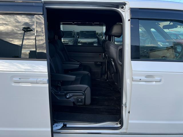 ステップワゴン スパーダ キーレスエントリー 両側Pスライドドア パワーゲート リアカメラ ターボ車 フルセグテレビ パワーステアリング オートエアコン ウォークスルー ETC車載器 サイドカーテンエアバック 記録簿(18枚目)