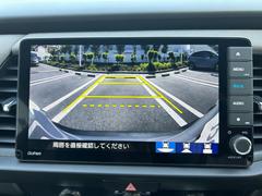 バックでの駐車が苦手な方や運転にあまり自信のない方でも後方の視界をしっかりサポート。安心して車庫入れが出来るバックカメラを装備しています！ 3