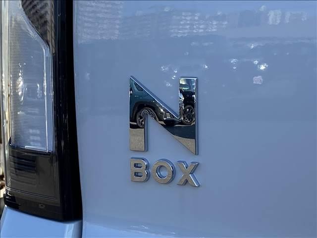 Ｎ－ＢＯＸカスタム ベースグレード　届出済未使用車　片側電動スライドドア　衝突軽減ブレーキ　ＬＥＤライト　スマートキー　プッシュスタート　オートエアコン　アイドリングストップ　禁煙車　パワーステアリング　パワーウインドウ　修復歴無（12枚目）