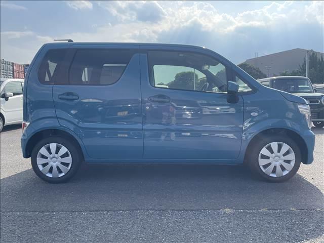 ワゴンＲ ＦＸ　届出済未使用車　ＣＤプレーヤー付き　衝突軽減ブレーキ　横滑り防止装置　ヘッドランプハロゲン　スマートキー　禁煙車　オートエアコン　セキュリティアラーム　パワーウインドウ　修復歴無（11枚目）