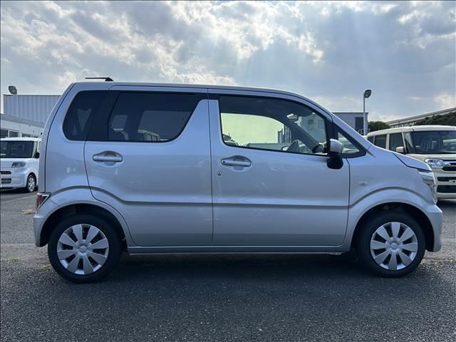 ワゴンＲ ＦＸ　届出済未使用車　ＣＤプレーヤー付き　衝突軽減ブレーキ　横滑り防止装置　ヘッドランプハロゲン　スマートキー　禁煙車　オートエアコン　セキュリティアラーム　パワーウインドウ　修復歴無（11枚目）
