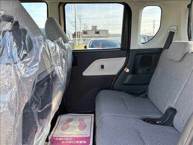 タント L 届出済未使用車 衝突軽減ブレーキ ピラーレス アイドリングストップ コーナーセンサー 横滑り防止装置 LEDヘッドライト 禁煙車 スマートキー パワーステアリング 修復歴無(8枚目)