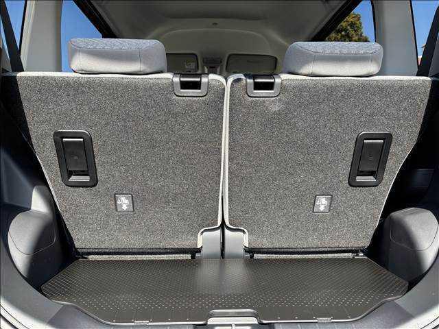 タント L 届出済未使用車 衝突軽減ブレーキ ピラーレス アイドリングストップ コーナーセンサー 横滑り防止装置 LEDヘッドライト 禁煙車 スマートキー パワーステアリング 修復歴無(9枚目)