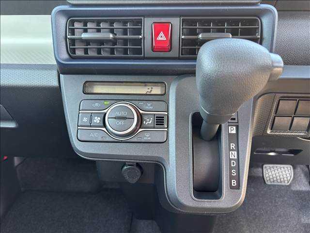 タント L 届出済未使用車 衝突軽減ブレーキ ピラーレス アイドリングストップ コーナーセンサー 横滑り防止装置 LEDヘッドライト 禁煙車 スマートキー パワーステアリング 修復歴無(19枚目)