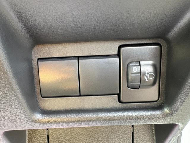 スペーシア ハイブリッドＧ　届出済未使用車　スズキセーフティサポート　横滑り防止装置　両側スライドドア　オートエアコン　オートライト　プッシュスタート　スマートキー　パワーウインドウ　アイドリングストップ　禁煙車　修復歴無（33枚目）