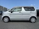 ワゴンＲ ＦＸ　届出済未使用車　ＣＤプレーヤー付き　衝突軽減ブレーキ　横滑り防止装置　ヘッドランプハロゲン　スマートキー　禁煙車　オートエアコン　セキュリティアラーム　パワーウインドウ　修復歴無（7枚目）