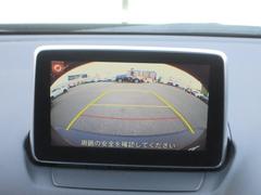 標準装備のバックモニターはナビのディスプレイに映像を映し出し、バックでの駐車をサポートします。 4
