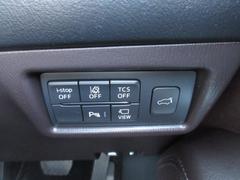アイドリングストップ、ＬＤＷＳ車線逸脱警報システム、ＴＣＳトラクションコントロール、ハンドルヒーター、パーキングセンサー、３６０°モニターを運転席のスイッチでオンオフが可能です 7