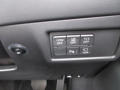 アイドリングストップ、ＬＤＷＳ車線逸脱警報システム、ＴＣＳトラクションコントロール、パーキングセンサーは運転席のスイッチでオンオフが可能です。サイドモニター映像への切替えスイッチ付きです。 6