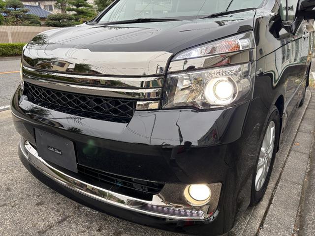 ヴォクシー ZS Gs’ 2オーナー 禁煙 純正ナビ DVD再生 Bluetooth フルTV バックカメラ USB パワースライドドア ETC HIDライト 純正アルミホイール スマートキー Gs’専用インテリア(8枚目)