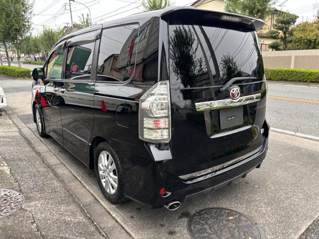 ヴォクシー ZS Gs’ 2オーナー 禁煙 純正ナビ DVD再生 Bluetooth フルTV バックカメラ USB パワースライドドア ETC HIDライト 純正アルミホイール スマートキー Gs’専用インテリア(10枚目)