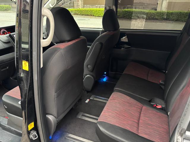 ヴォクシー ZS Gs’ 2オーナー 禁煙 純正ナビ DVD再生 Bluetooth フルTV バックカメラ USB パワースライドドア ETC HIDライト 純正アルミホイール スマートキー Gs’専用インテリア(44枚目)