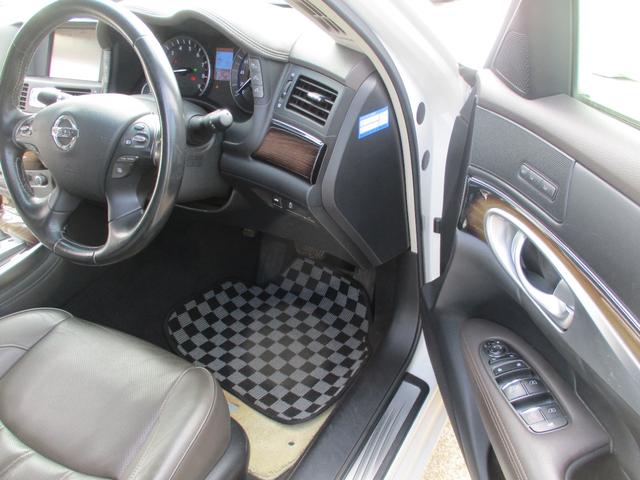 シーマ ハイブリッド　ＶＩＰ　Ｇ　ワンオーナー皮サンルーフナビフルセグＴＶＢモニター後席プライベートシアターシステムオートクルーズレーンキープアシスト冷暖房シート（7枚目）